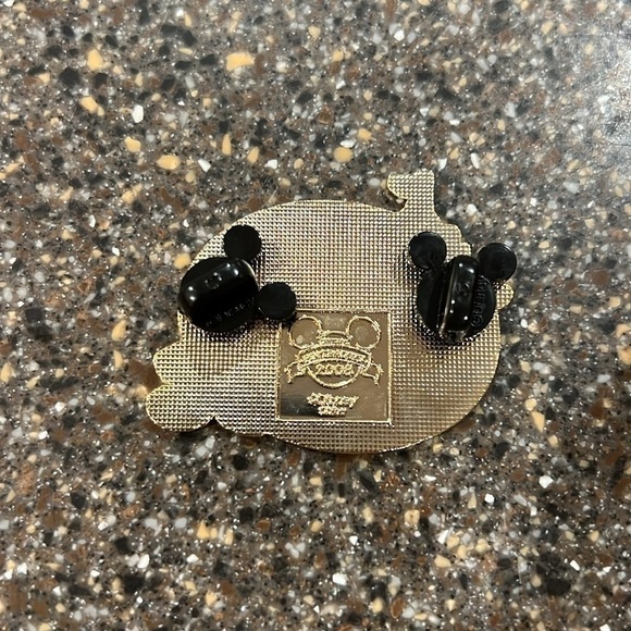 Disneyland Hotel Pin - 2008 - NWOT - Picture 2 of 2